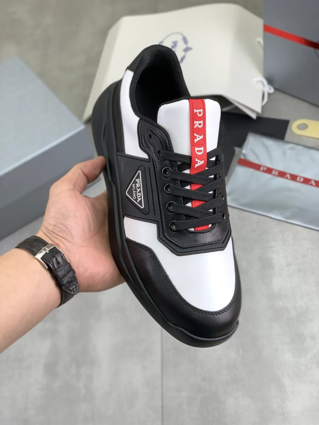 Men's men's shoes P600 💰【New style】Top quality, new popular models on the official website, which will never go out of style for a century, 🆘 The trendy brand (Prada) mainly promotes popular models, avant-garde and versatile fashionable men's shoes, privately molded, with cowhide splicing and 1:1 oil edge treatment... fashionable and simple, original imported cowhide with python skin, cowhide leather lining for feet; the atmosphere and personality are more fashionable, eye-catching and pursuing class. It will subvert the old idea and be a must-have for fashionistas who want to spend time with you! Must keep it! High-end comfortable and low-cost, high-end quality workmanship. Size: 38-45 4️⃣ colors available. full package
